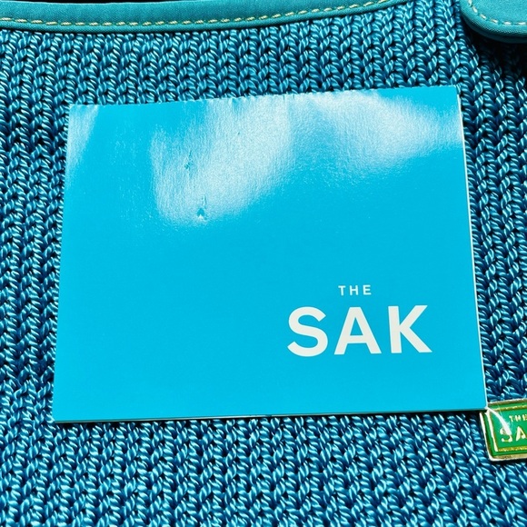 Saks Fifth Ave Teal Knit Hobo Bag Chic and Stylish - Picture 2 of 9